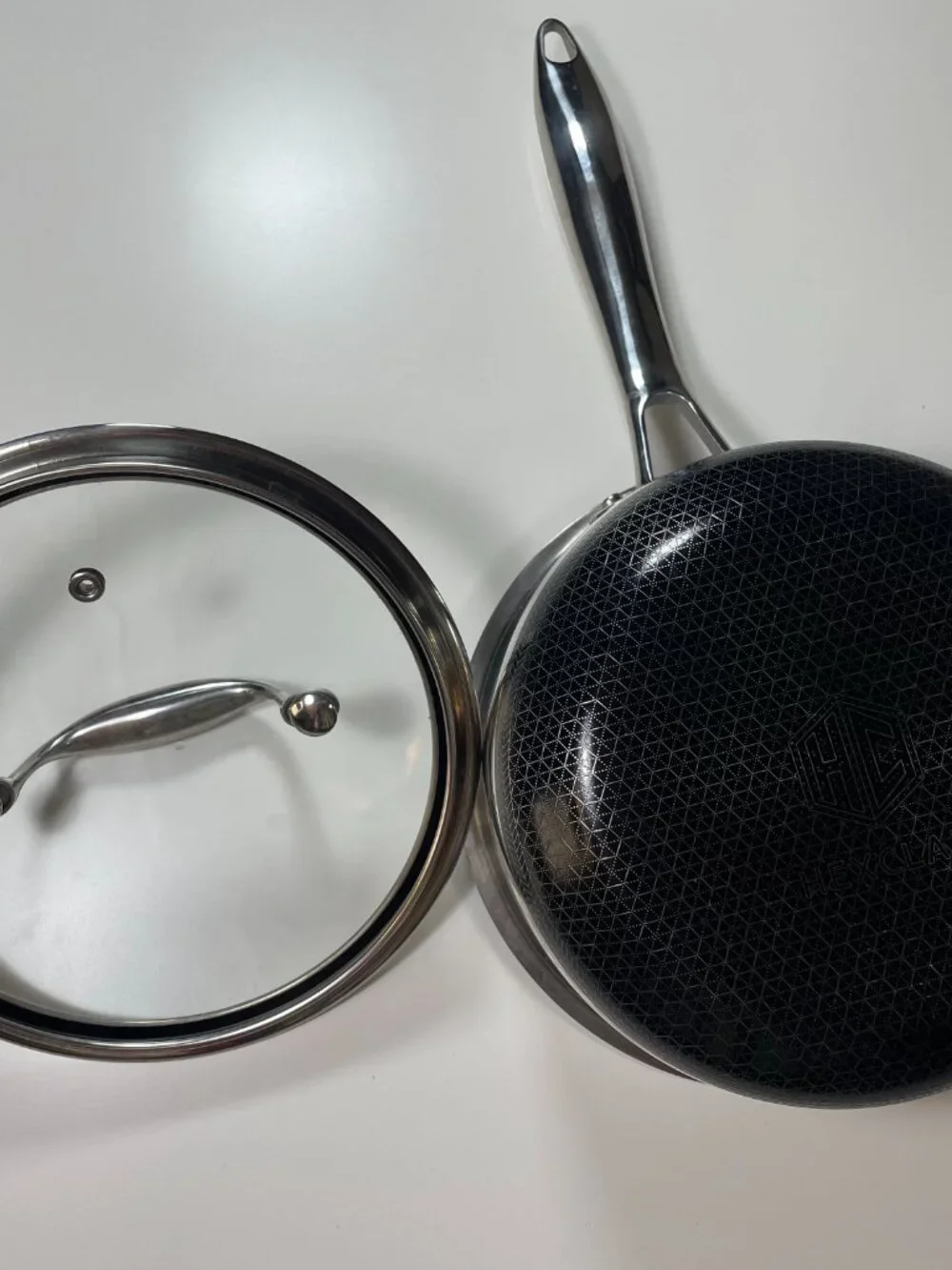 HexClad 2 Qt Sauce Pan with Lid Hybrid Stainless Nonstick Excellent Condition